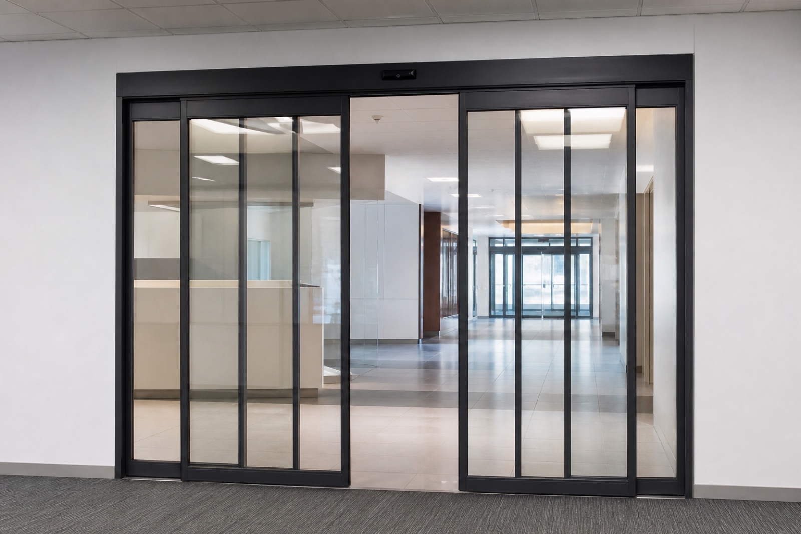 Overlap sliding door installed in elevator lobby
